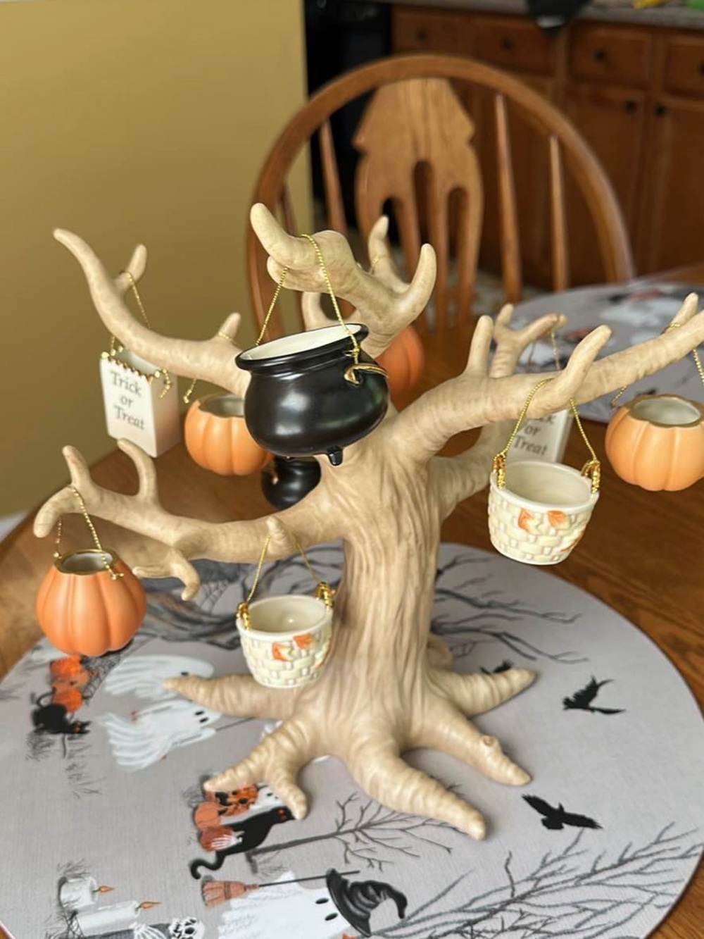 Lenox retired Halloween tree and 10 ornaments